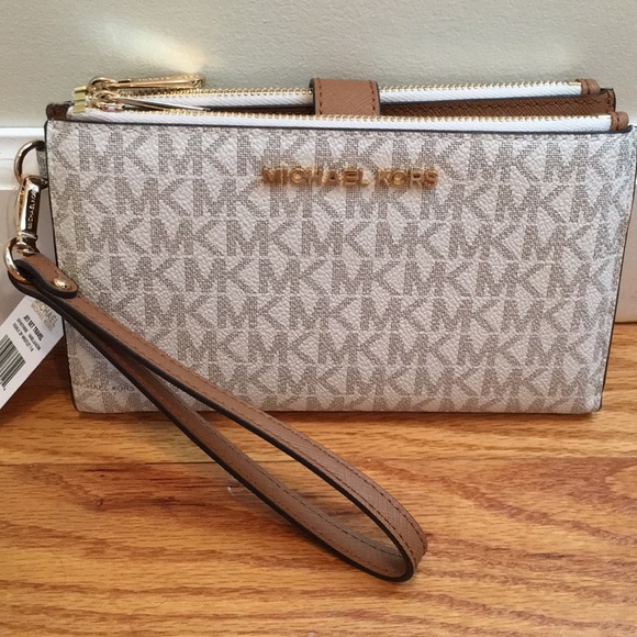 MICHAEL Michael Kors Handbags - NWT MICHAEL Michael Kors Jet Set Travel Wristlet